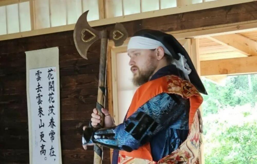 ЭКСКУРСИЯ по японскому «Саду у водопада танцующего снега» и ЛЕКЦИЯ–ДЕМОНСТРАЦИЯ о самураях, их истории и истории их военного дела МИХАИЛА УСОВА